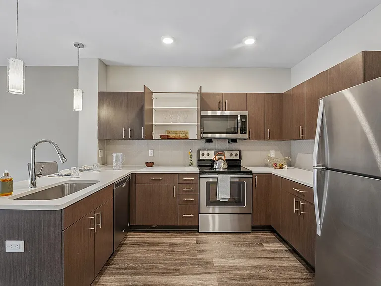 Cosmopolitan Apartments — Photo 7