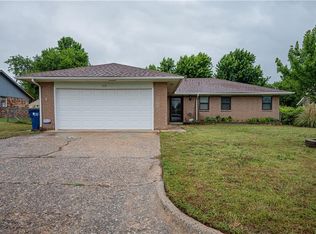 1113 W Windsor Way, Mustang, OK 73064