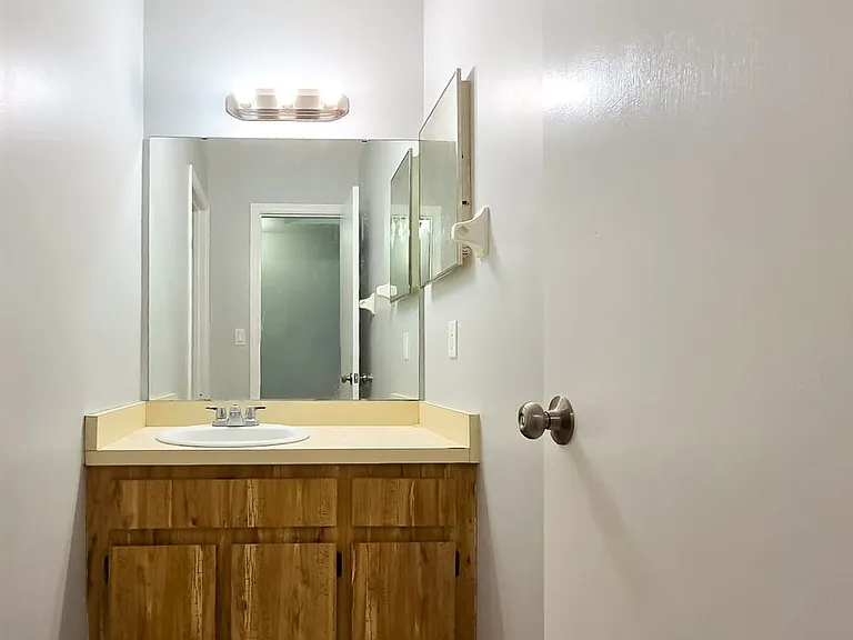 6210 SW 8th Ln — Photo 12