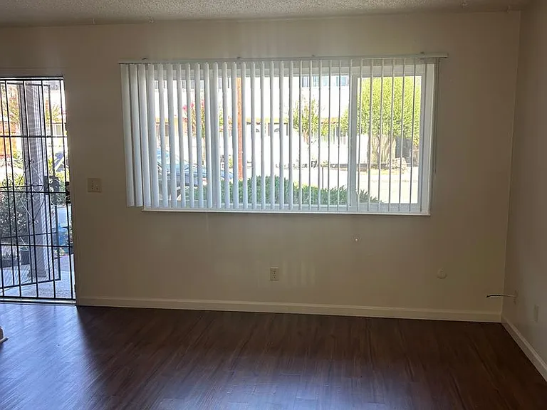 1324 Edwards Ave — Photo 2
