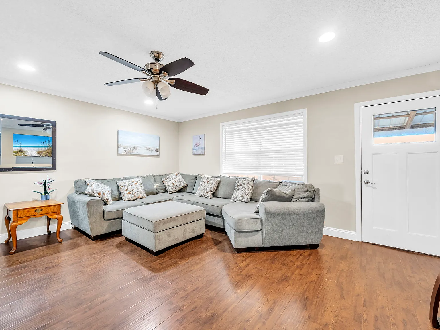 4 bed, 2.5 bath, 1620 sqft, $900 — Photo 2