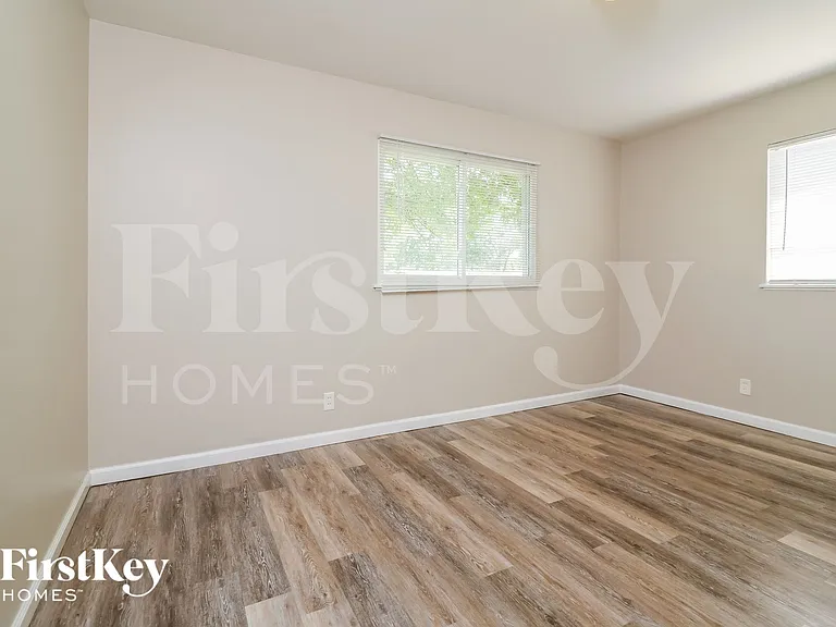 11091 Saxonhall Dr — Photo 11