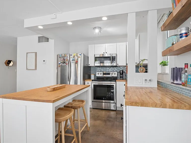524 Orton Ave #201 — Photo 7
