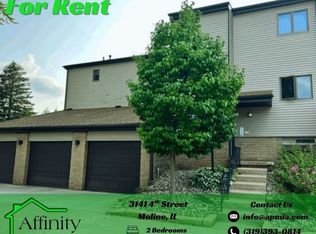 3141 4th St, Moline, IL 61265