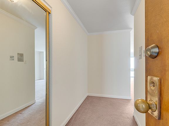 3rd image of 1915 California St APT 202