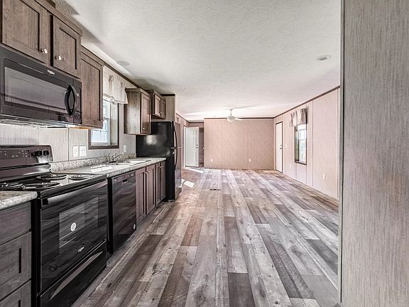 4th image of 14 Cheryl Ln #A