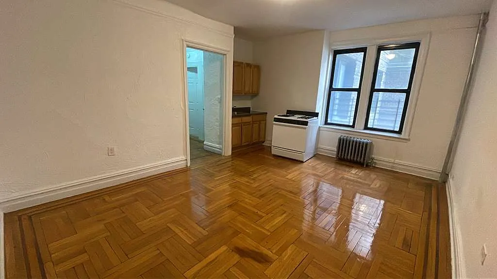2825 Grand Concourse — Photo 1