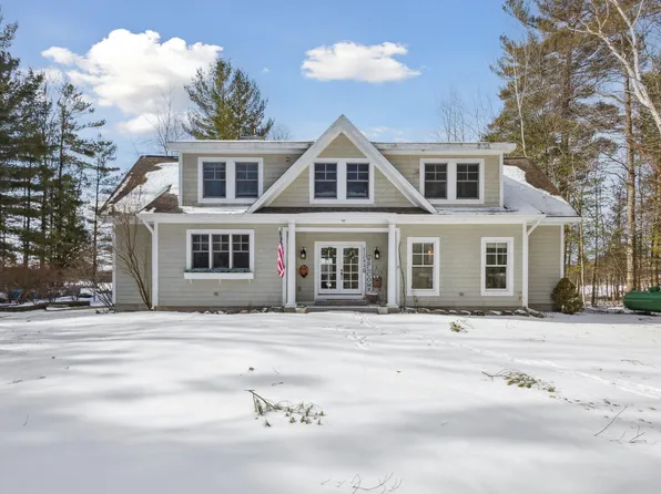 11445 Fredmar Dr, Interlochen, MI 49643