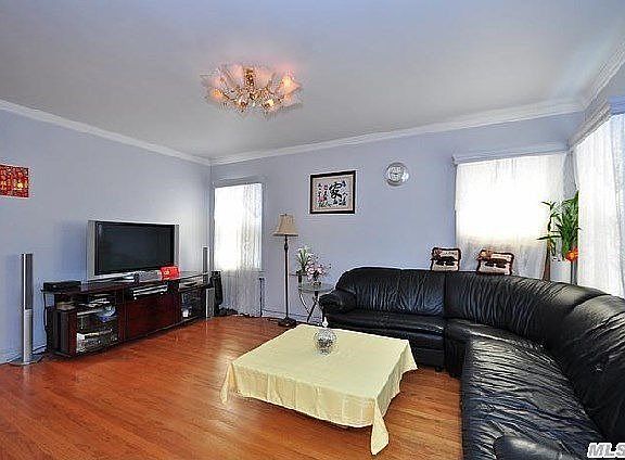 3rd image of 4 Carole Ave
