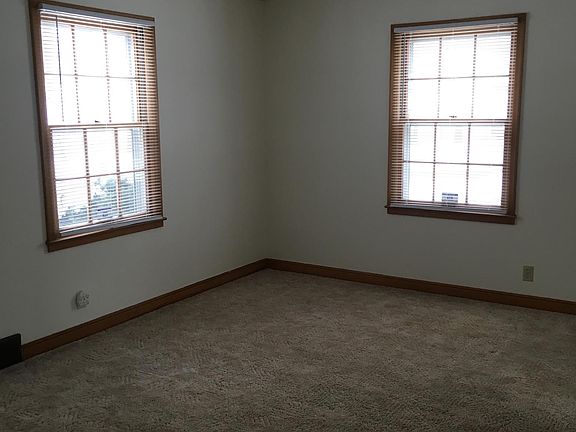 3rd image of 5805 Elm St