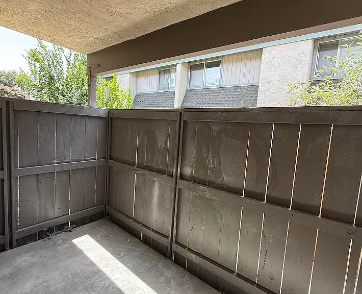 1001 E Cypress Ave — Photo 10