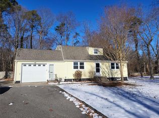 110 E Bartlett Rd, Middle Island, NY 11953