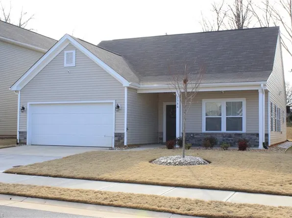 1386 Finwick Dr, Pfafftown, NC 27040