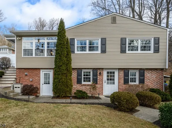 58 Lakeside Dr N, Liberty Twp., NJ 07823