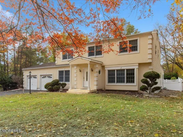 34 Sherwood Road, Manalapan, NJ 07726