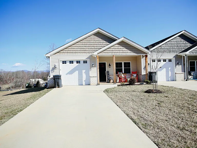 1313 Emerald View Ct — Photo 18