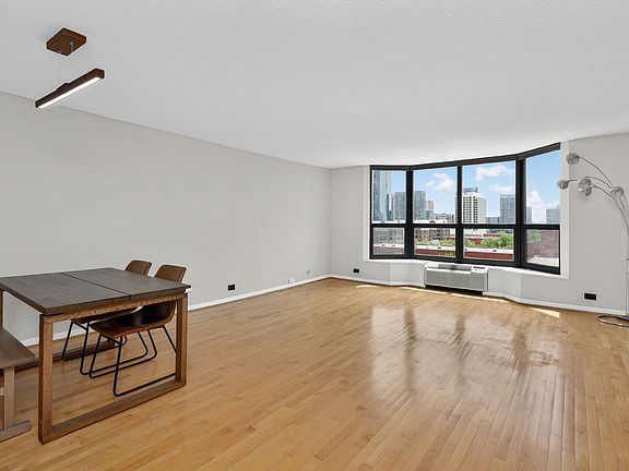 4th image of 901 S Plymouth Ct APT 701