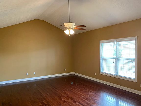 4th image of 318 Vineland Place Dr