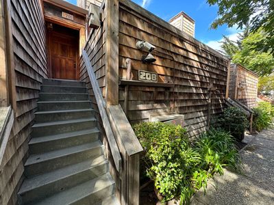 461 Dela Vina Ave APT 208, Monterey, CA, 93940