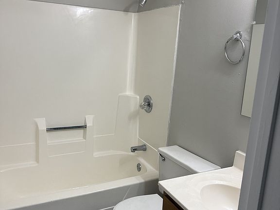 4th image of 423 Gibson Ln