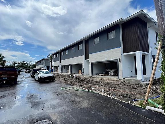 3rd image of 4665 SW 32nd Ave #2A