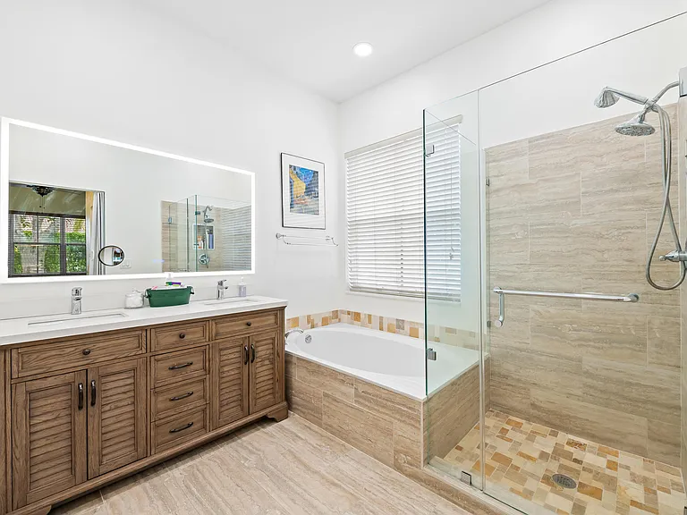 828 Vanda Ter — Photo 17