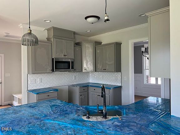 4th image of 110 Bernie Dr