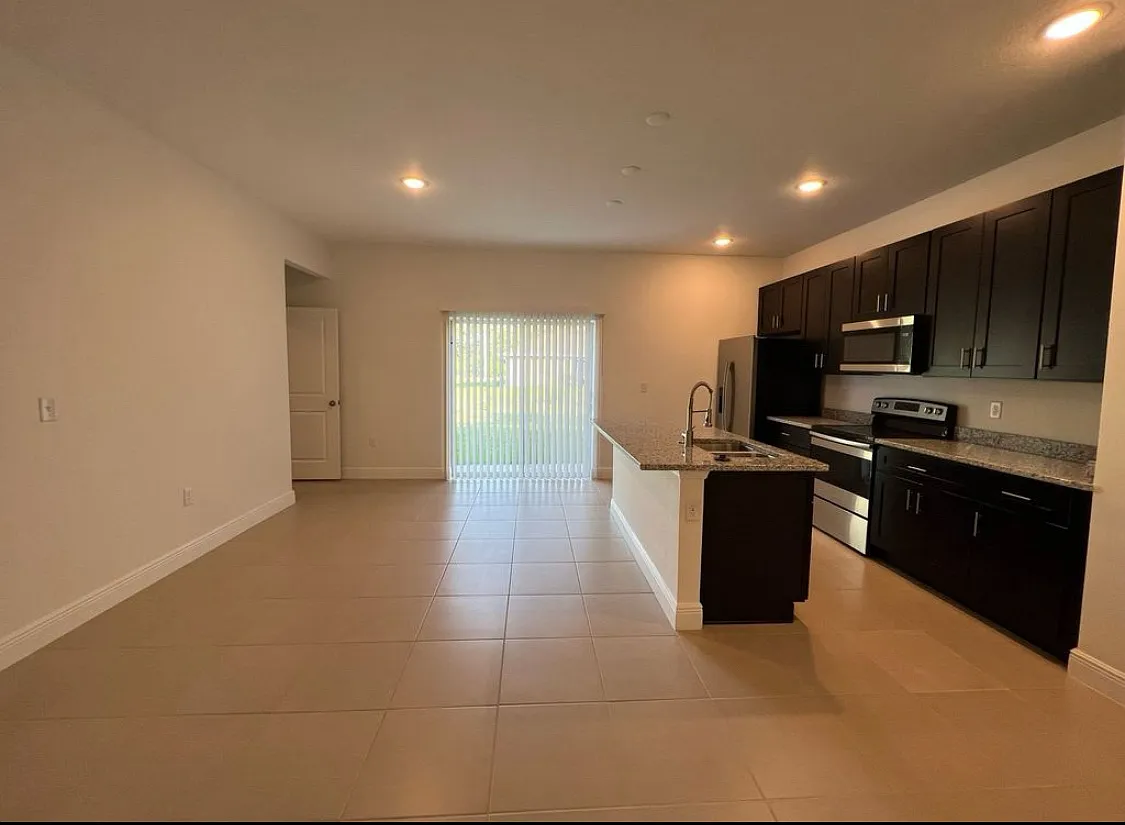 4 bed, 1580 sqft, $1,790 — Photo 2