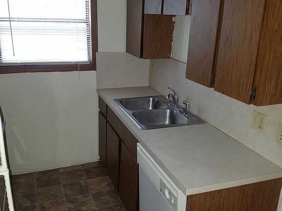 4th image of 2359 Claremont Ln #B