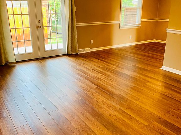 3rd image of 238 Fontaine Cir