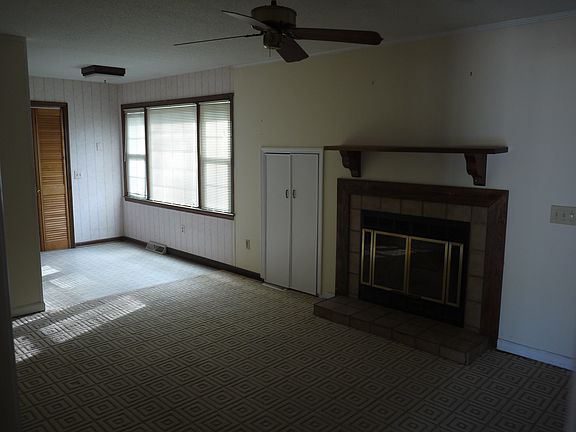 Living Room/Breakfast Nook