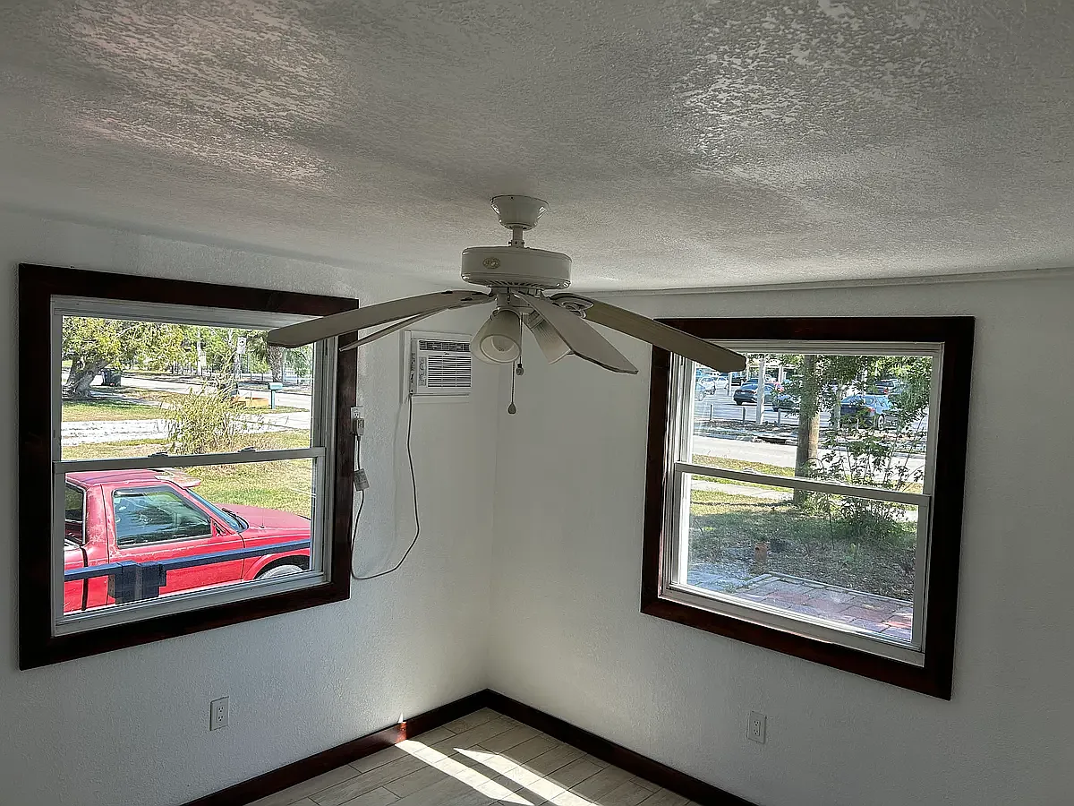 2107 Phillippi St — Photo 3