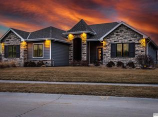 20814 Frances Cir, Elkhorn, NE 68022