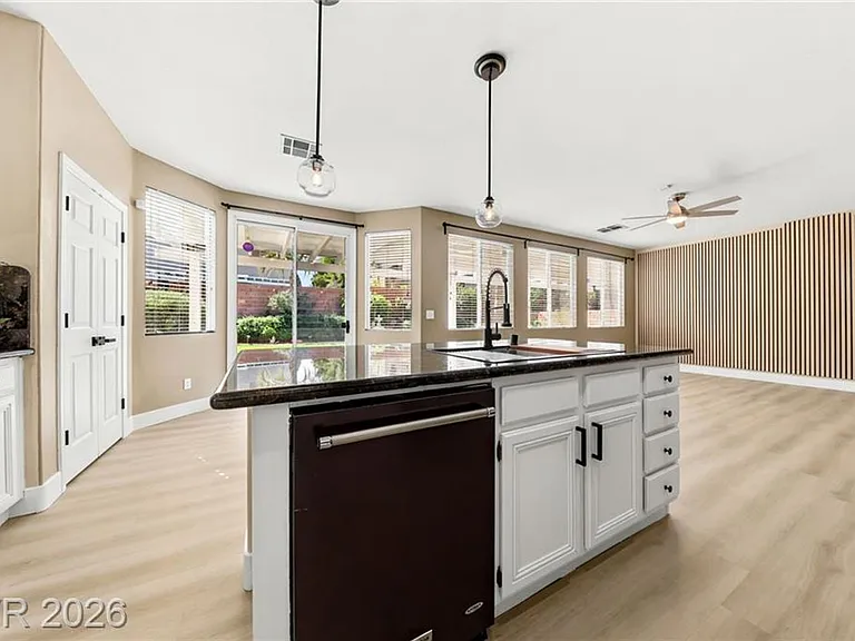 2551 Williamsburg St — Photo 20
