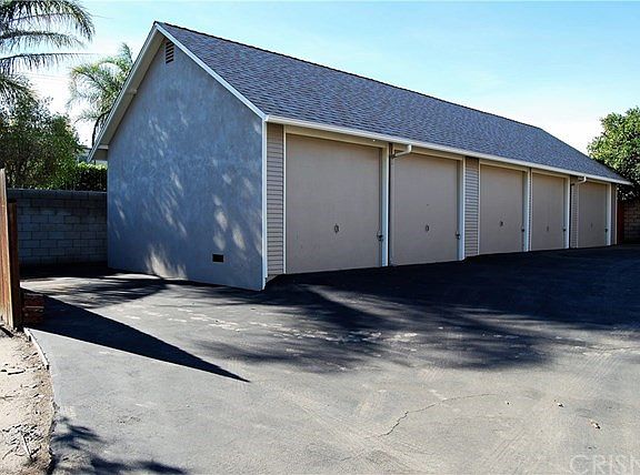 5 Car Single Garage with room for additional uncov