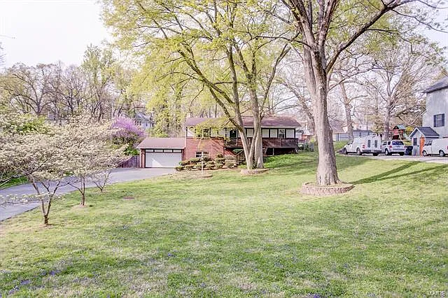 206 Hazel Ave photo 1