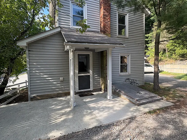 111 Cliff St — Photo 1