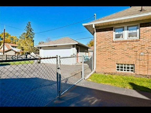 5th image of 748 N Arlington Ave