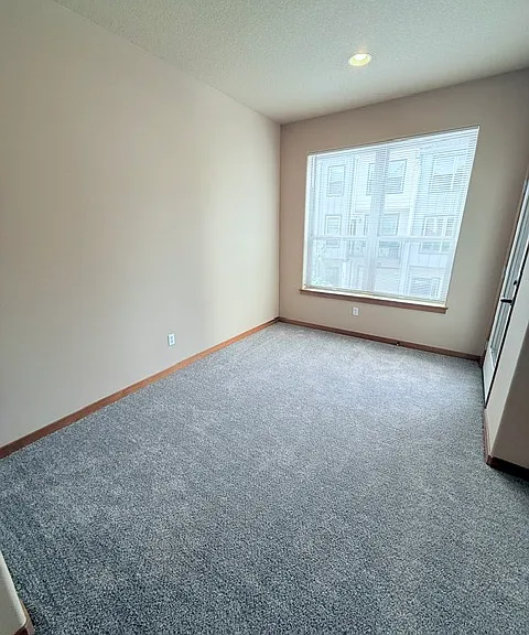 518 NE 85th Cir — Photo 20