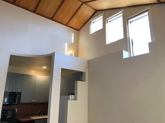 3rd image of 2910 California St APT B