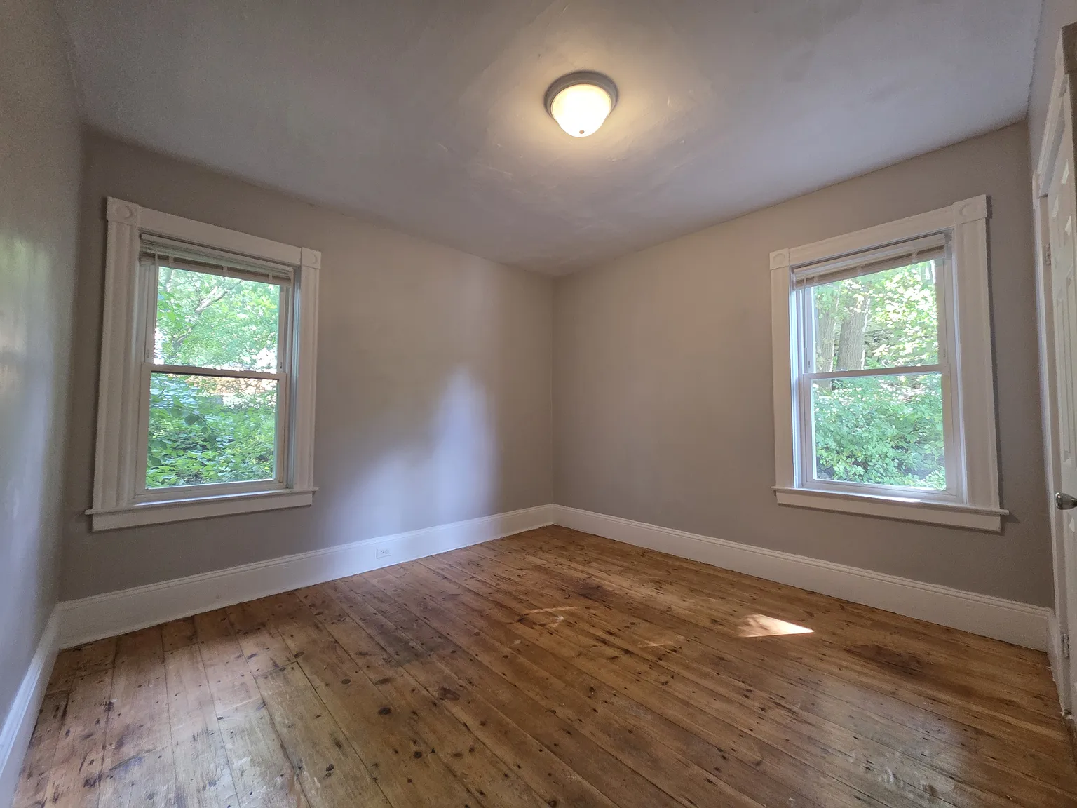  501 Bernon St 2ndflr 4b/1b Renovated Newfloors Freshpaint Petsok Prkg — Photo 1