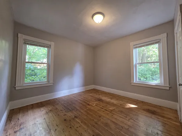  501 Bernon St 2ndflr 4b/1b Renovated Newfloors Freshpaint Petsok Prkg, 501 Bernon St APT 2, Woonsocket, RI 02895