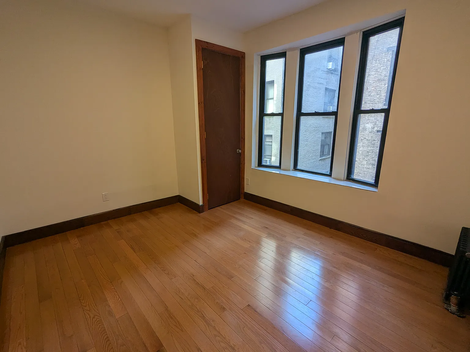 618 Riverside Drive — Photo 2
