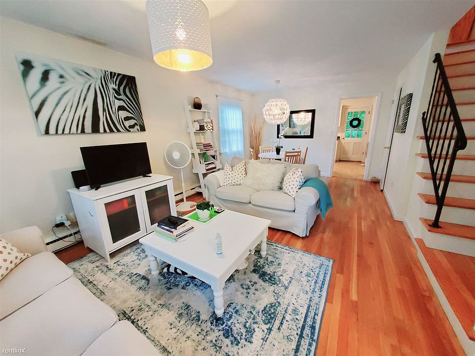 1st image of 13 E Hills Dr