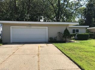 18080 Blandford Rd, Cleveland, OH 44121