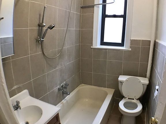5th image of 8919 32nd Ave APT B3