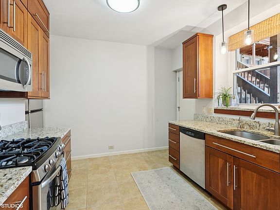 5th image of 1226 W Sunnyside Ave #1E