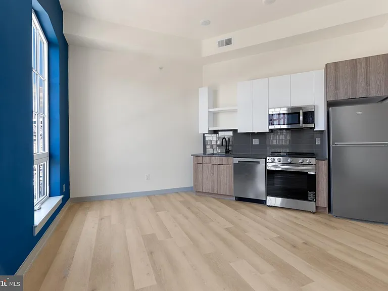 689 N Broad St #203 — Photo 7