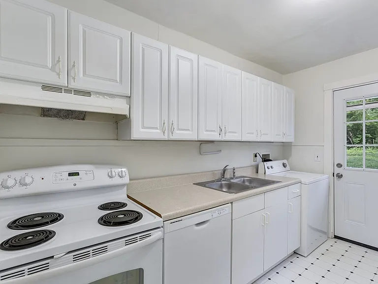4104 Kimbark Dr — Photo 8