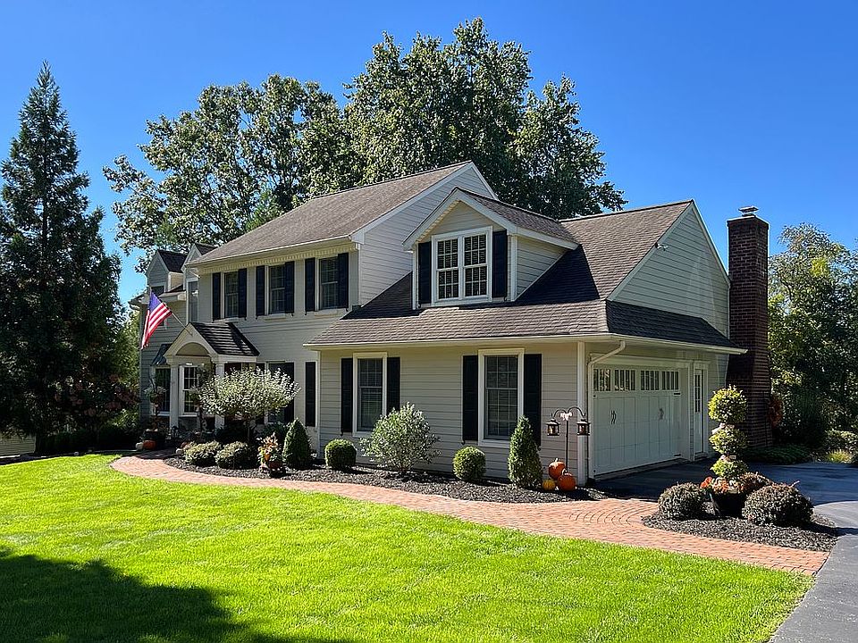 2nd image of 12 Pond View Ln